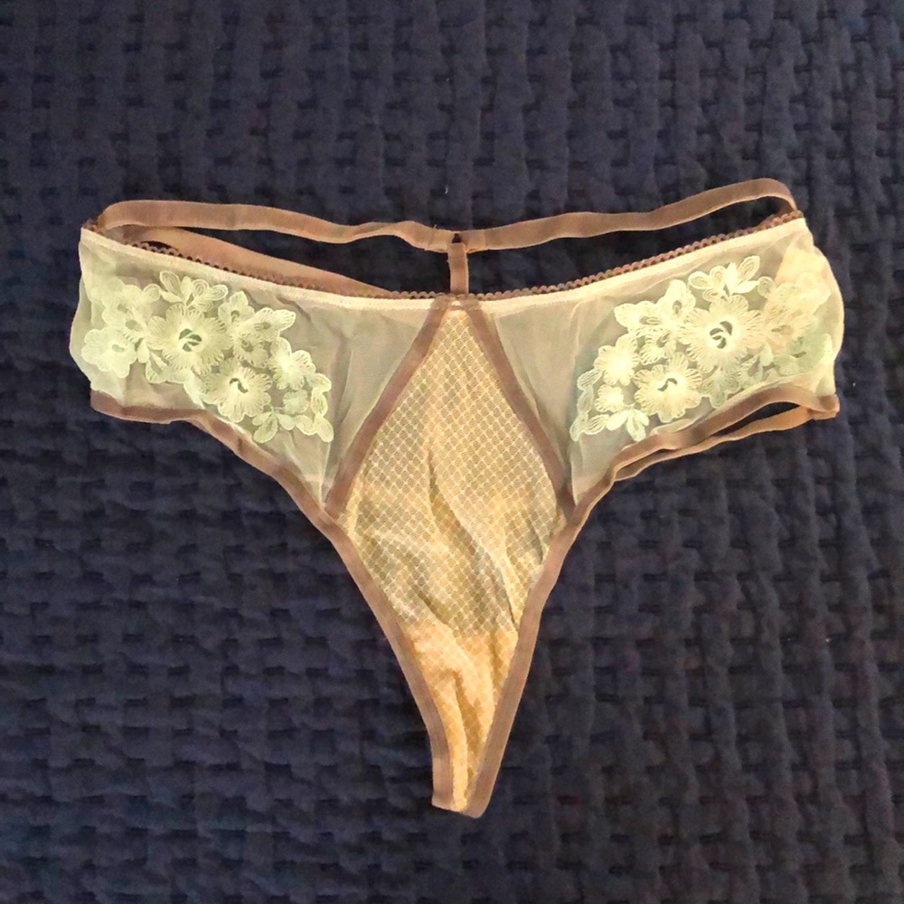 Victoria’s Secret/ High-waisted thong